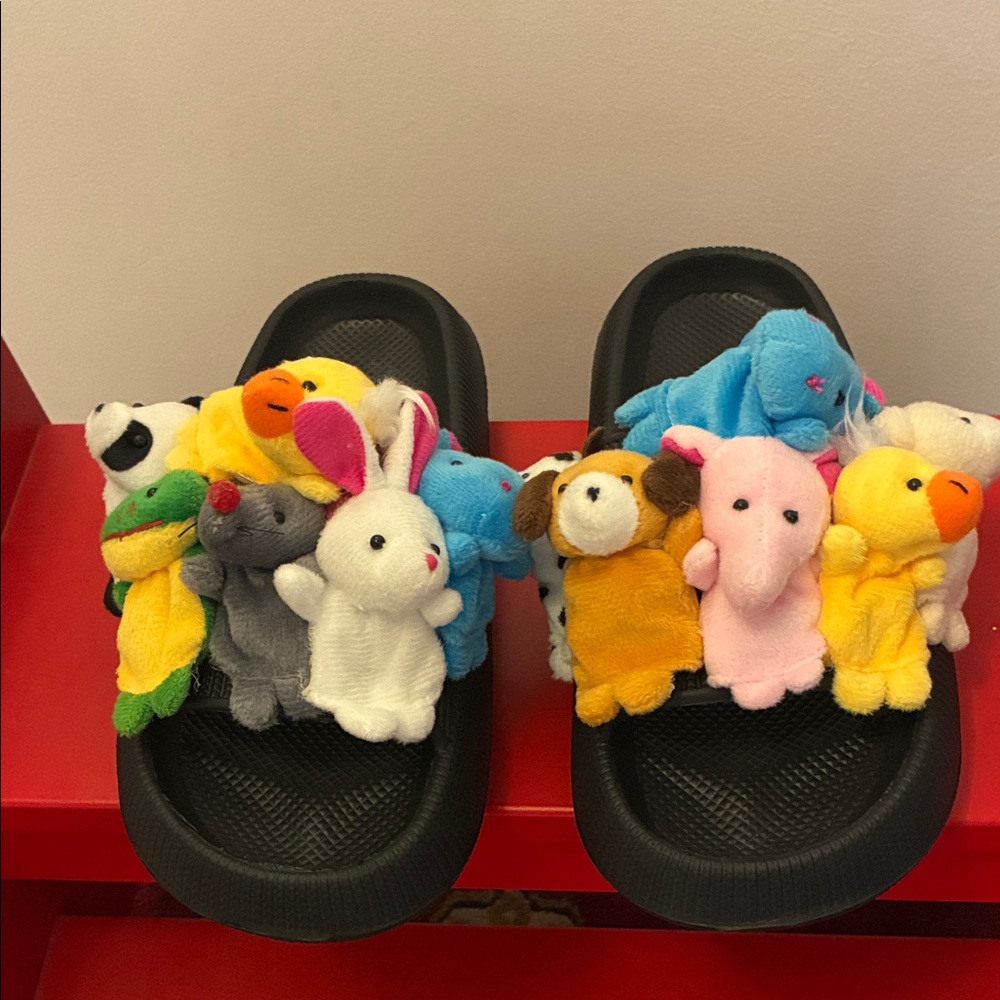 NWOT Colorful Plush Animal Sandals women’s size 6-7